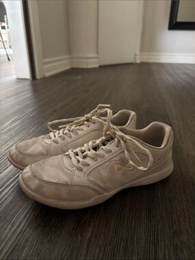 Girls Infinity Cheer Shoes! - Size 6.5
